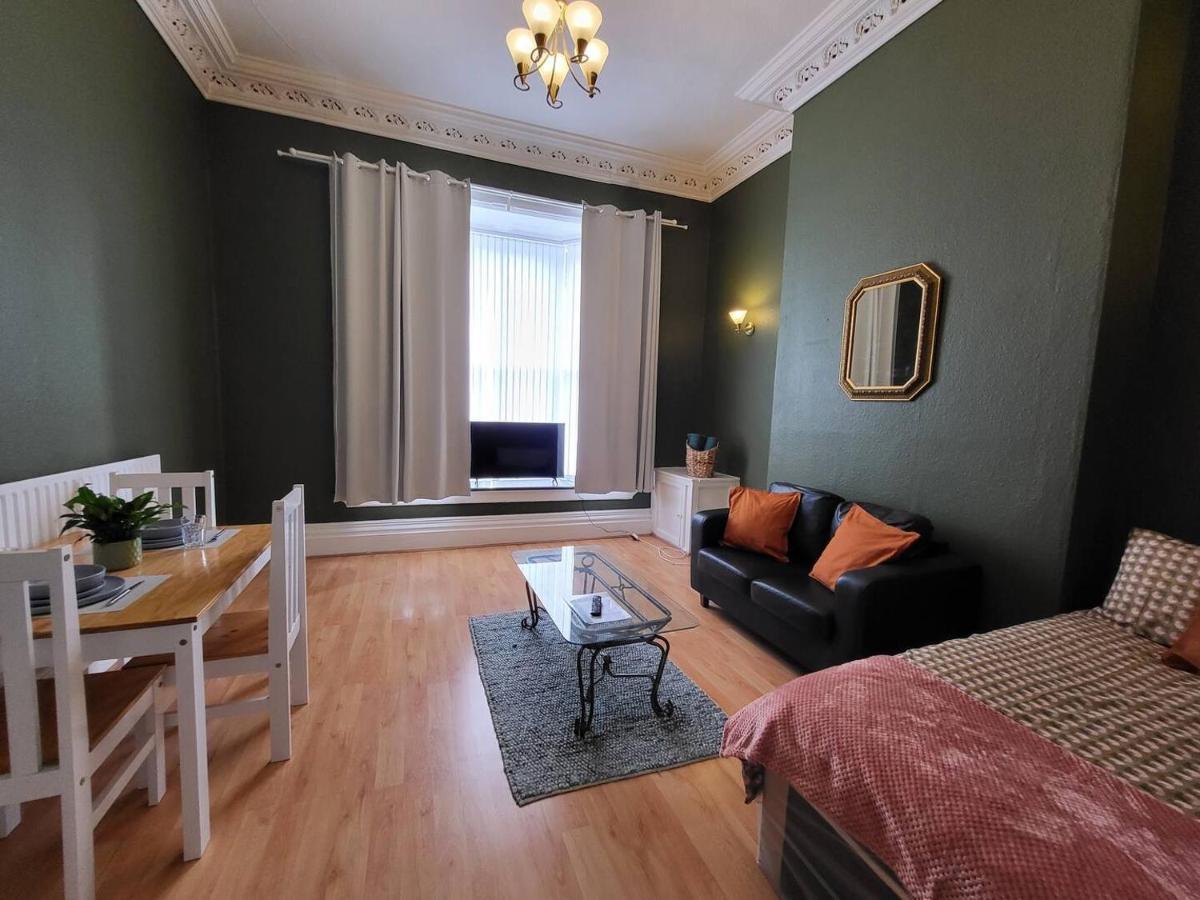 Large Digbeth Double Room Shared Bathroom Birmingham Buitenkant foto