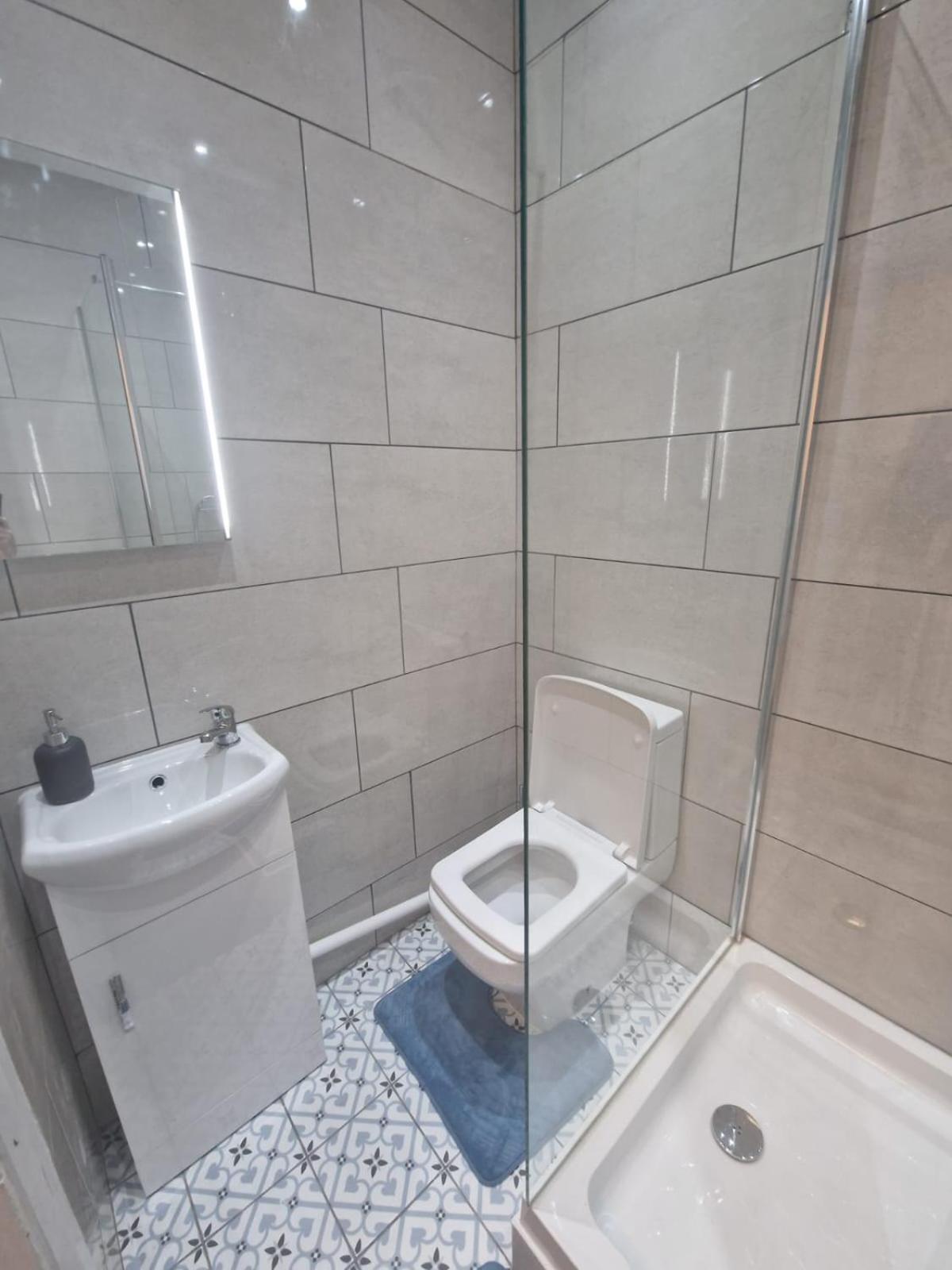Large Digbeth Double Room Shared Bathroom Birmingham Buitenkant foto